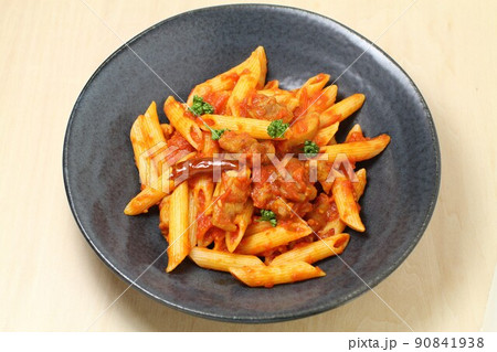 ペンネアラビアータ、鶏肉のアラビアータ 90841938
