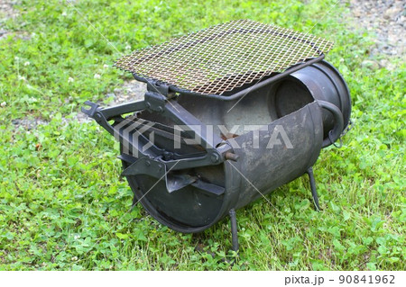 集乳缶と車のジャッキで作ったバーベキューコンロ 90841962