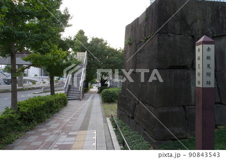 東京の赤坂見附跡の石垣 90843543