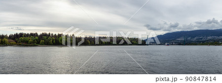 Lions Gate Bridge in a modern city on the West Coast of Pacific Ocean. Lions Gate Bridge in a modern city on the West Coast of Pacific Ocean. 90847814