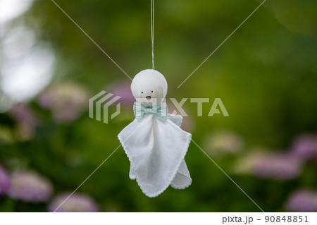てるてる坊主と紫陽花 90848851