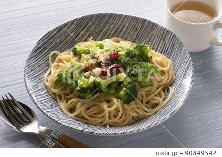 ブロッコリーのペペロンチーノ 90849542