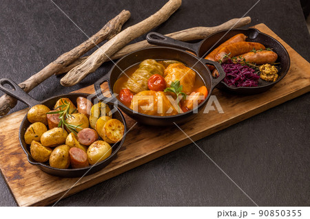 アウトドアでお酒のつまみ meal to with alcohol at an outdoor アウトドアでお酒のつまみ meal to with alcohol at an outdoor 90850355