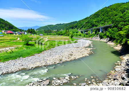 明石大橋/千曲川より上流/白鳥大橋方向を望む(長野県栄村)【2022.5】 明石大橋/千曲川より上流/白鳥大橋方向を望む(長野県栄村)【2022.5】 90850682