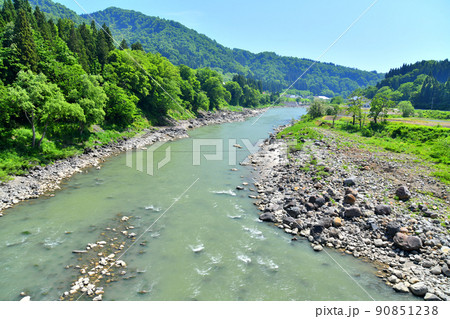 箕作平滝大橋／千曲川より下流方向を望む(長野県栄村)【2022.5】 90851238
