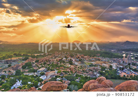 マタンガ丘よりハンピ遺跡の美しい夕景 90853172