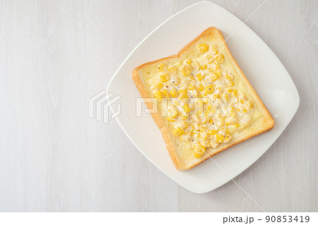 手作りコーンマヨトースト 手作りコーンマヨトースト 90853419