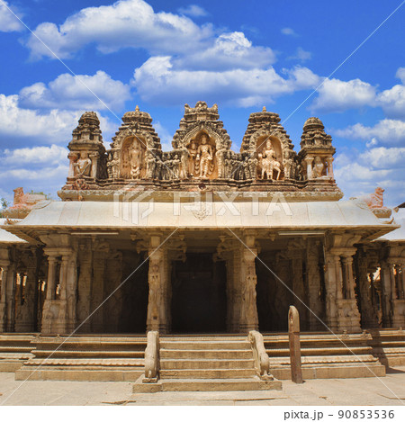 デカンの至宝・ハンピ古代遺跡群 90853536