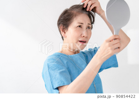 シニア女性　ヘアケア　美容　FAGA 90854422