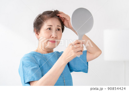 シニア女性　ヘアケア　美容　FAGA 90854424