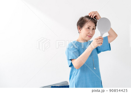シニア女性　ヘアケア　美容　FAGA 90854425