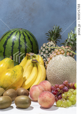 夏が旬の果物の集合 90854788