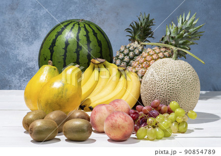 夏が旬の果物の集合 90854789