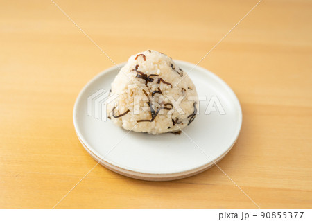 昆布を和えたおにぎり 90855377