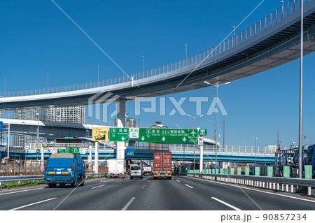 《東京都》首都高速・湾岸線を走行 90857234