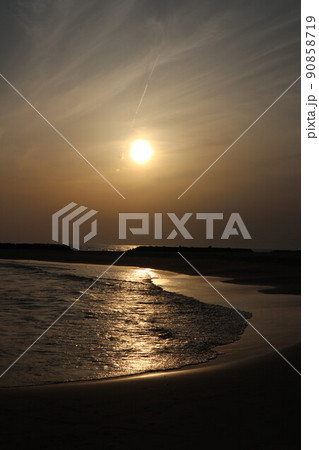 休日の夕日 休日の夕日 90858719