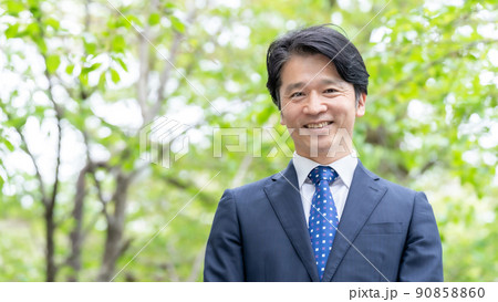 ビジネスマン　ポートレート 90858860
