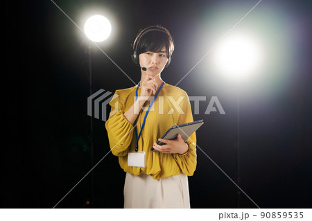 舞台スタッフ 女性  舞台スタッフ 女性  90859535