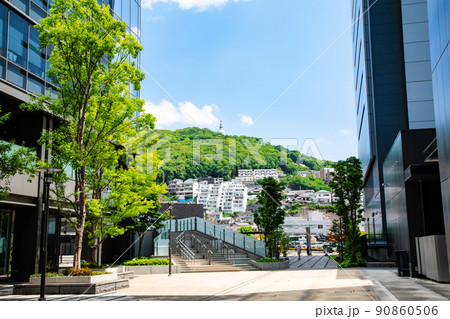 仏舎利塔(平和の塔)が見える風景です。すべてを超越し世界平和を希求するイメージにどうぞ。広島県 90860506