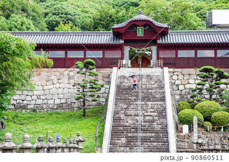 東照宮の前面風景です。徳川家康公を御祭神にした神社です。被爆建物があります。広島県 東照宮の前面風景です。徳川家康公を御祭神にした神社です。被爆建物があります。広島県 90860511