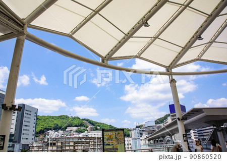 仏舎利塔(平和の塔)が見える風景です。駅北通路からの展望しています。世界平和を願う塔です。広島県 仏舎利塔(平和の塔)が見える風景です。駅北通路からの展望しています。世界平和を願う塔です。広島県 90860520