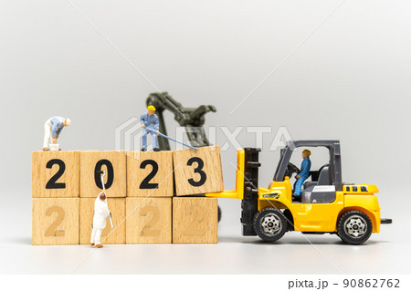 Miniature People Worker Team Create Number 2023 On Wooden Block Miniature People Worker Team Create Number 2023 On Wooden Block 90862762