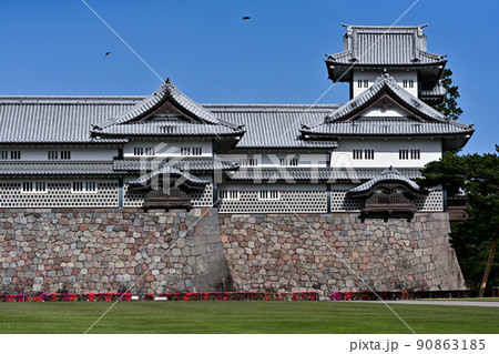 ツツジが見頃な金沢城公園 ツツジが見頃な金沢城公園 90863185