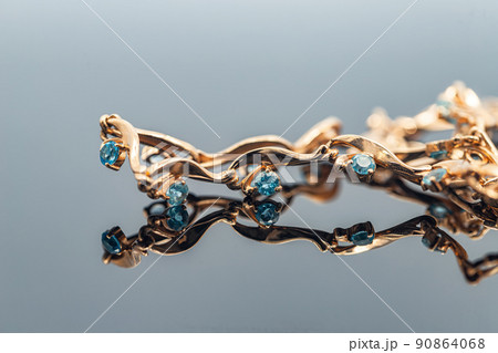 Exquisite jewelry inlaid with precious blue topaz Exquisite jewelry inlaid with precious blue topaz 90864068
