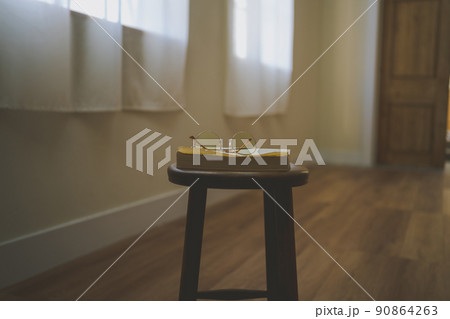 リーディンググラス 90864263