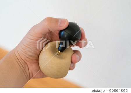 ソフトテニスボールの空気入れ ソフトテニスボールの空気入れ 90864396