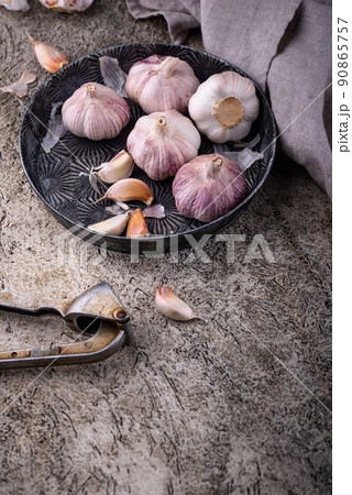 Fresh organic garlic on table Fresh organic garlic on table 90865757