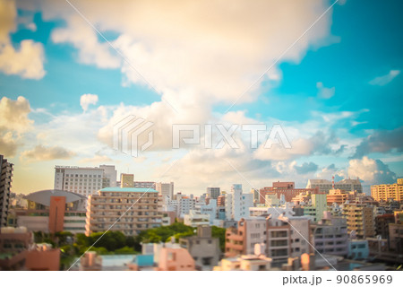 夕方の街の風景 夕方の街の風景 90865969