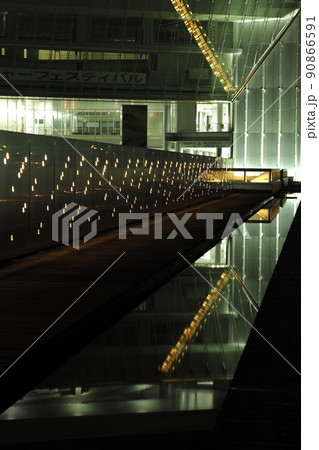 和泉中央のシティプラザの夜景 90866591