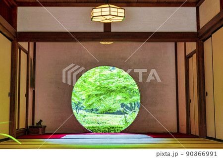 鎌倉市　明月院　本堂　悟りの窓 90866991