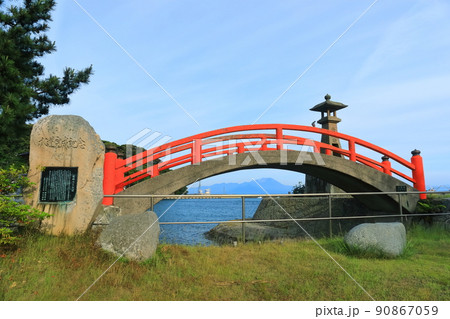 【島根県】晴天の弁天波止場（筑紫社　和田津見社） 90867059
