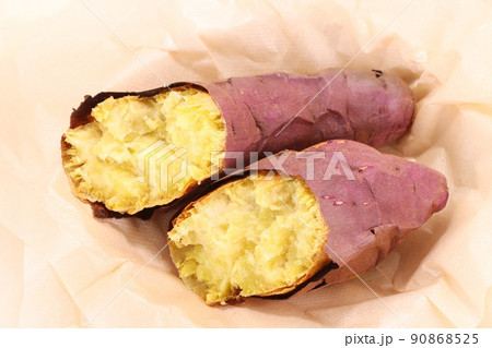 べにゆうか 紅優甘 焼き芋 2つに折った断面 紅はるか 甘くて美味しい べにゆうか 紅優甘 焼き芋 2つに折った断面 紅はるか 甘くて美味しい 90868525