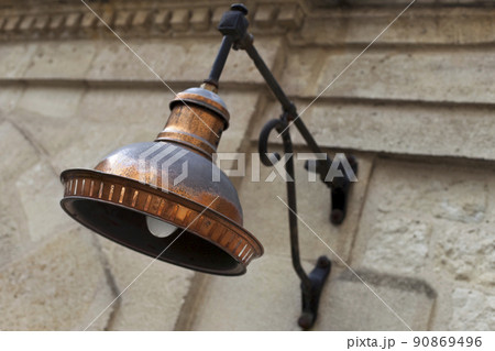 Close up of stylish urban lighting 90869496