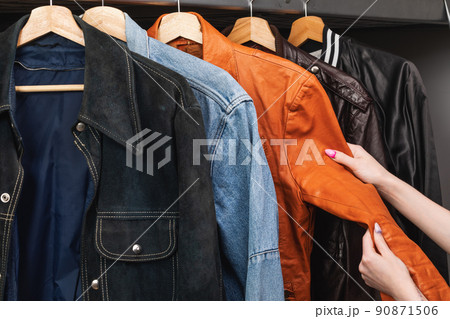Woman choosing vintage jacket in a used goods store 90871506