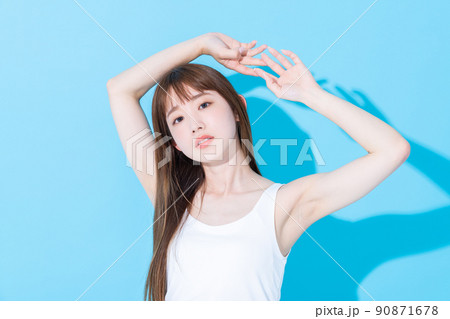 若い女性のビューティ 90871678