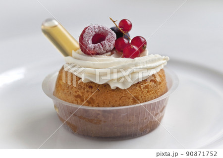 How to resist the temptation How to resist the temptation 90871752