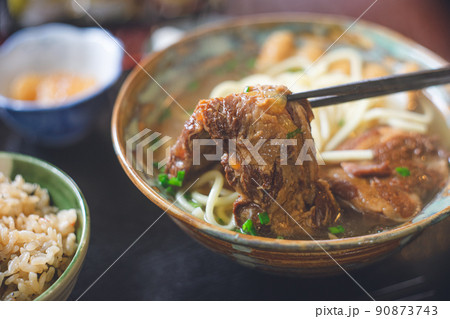 美味しい宮古そば ソーキソバとじゅーしぃのランチセット 沖縄県宮古島 90873743