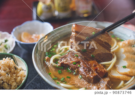 美味しい宮古そば ソーキソバとじゅーしぃのランチセット 沖縄県宮古島 90873746