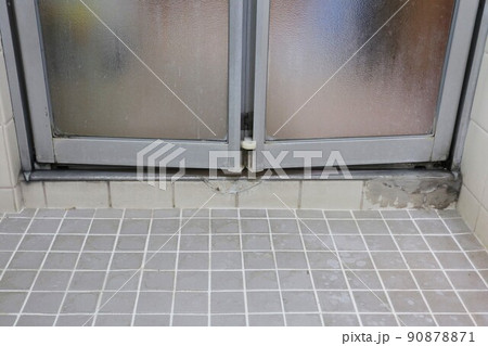 築35年の浴室　タイルの割れ　リフォーム 90878871