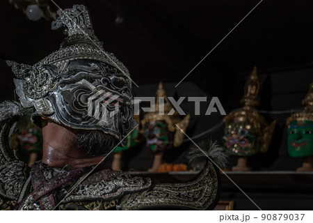 Portrait Khon mask Tos-Sa-Kun from Ramayana epic story at Baan Silapin (Artist House) in klong bang luang floating market. Portrait Khon mask Tos-Sa-Kun from Ramayana epic story at Baan Silapin (Artist House) in klong bang luang floating market. 90879037