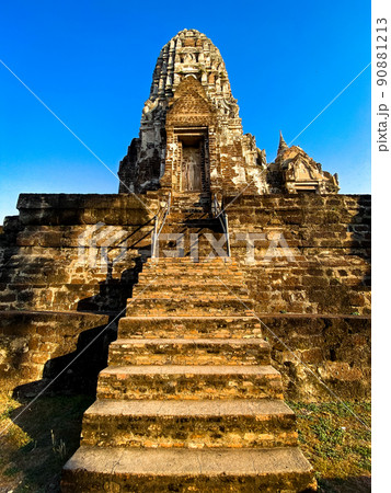 Wat Ratchaburana ruin temple in Ayutthaya Historical Park, Thailand Wat Ratchaburana ruin temple in Ayutthaya Historical Park, Thailand 90881213