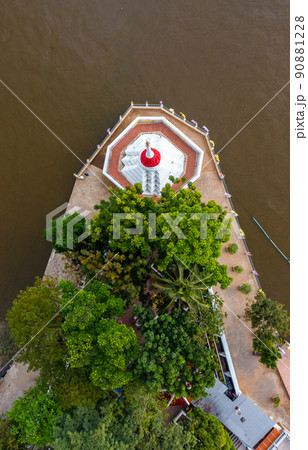 Aerial view of Wat Poramai Yikawat or wat Paramaiyikawat in Koh Kret, Nonthaburi, Thailand Aerial view of Wat Poramai Yikawat or wat Paramaiyikawat in Koh Kret, Nonthaburi, Thailand 90881228