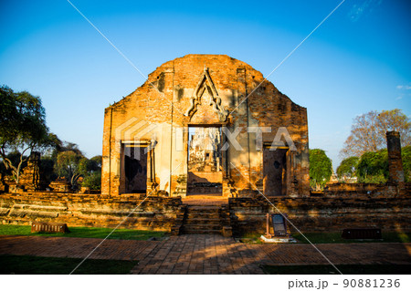 Wat Ratchaburana ruin temple in Ayutthaya Historical Park, Thailand Wat Ratchaburana ruin temple in Ayutthaya Historical Park, Thailand 90881236