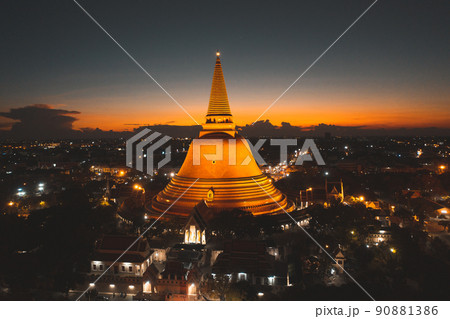 Aerial view of Phra Pathom Chedi biggest stupa in Nakhon Pathom, Thailand 90881386