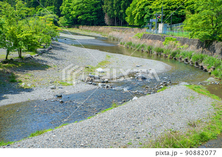 入間川(名栗川) 相生橋からの眺め 春 新緑川風景 入間川(名栗川) 相生橋からの眺め 春 新緑川風景 90882077