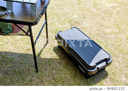 アウトドア、屋外でキャンプの準備 90882132